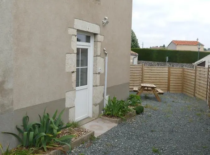 Petit Du Puy Lambert Guest house 3*