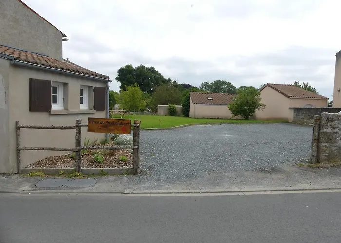 Petit Du Puy Lambert La Flocelliere